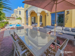 Dream Inn - 4BR Palm Jumeirah Villa with pool & maid's room